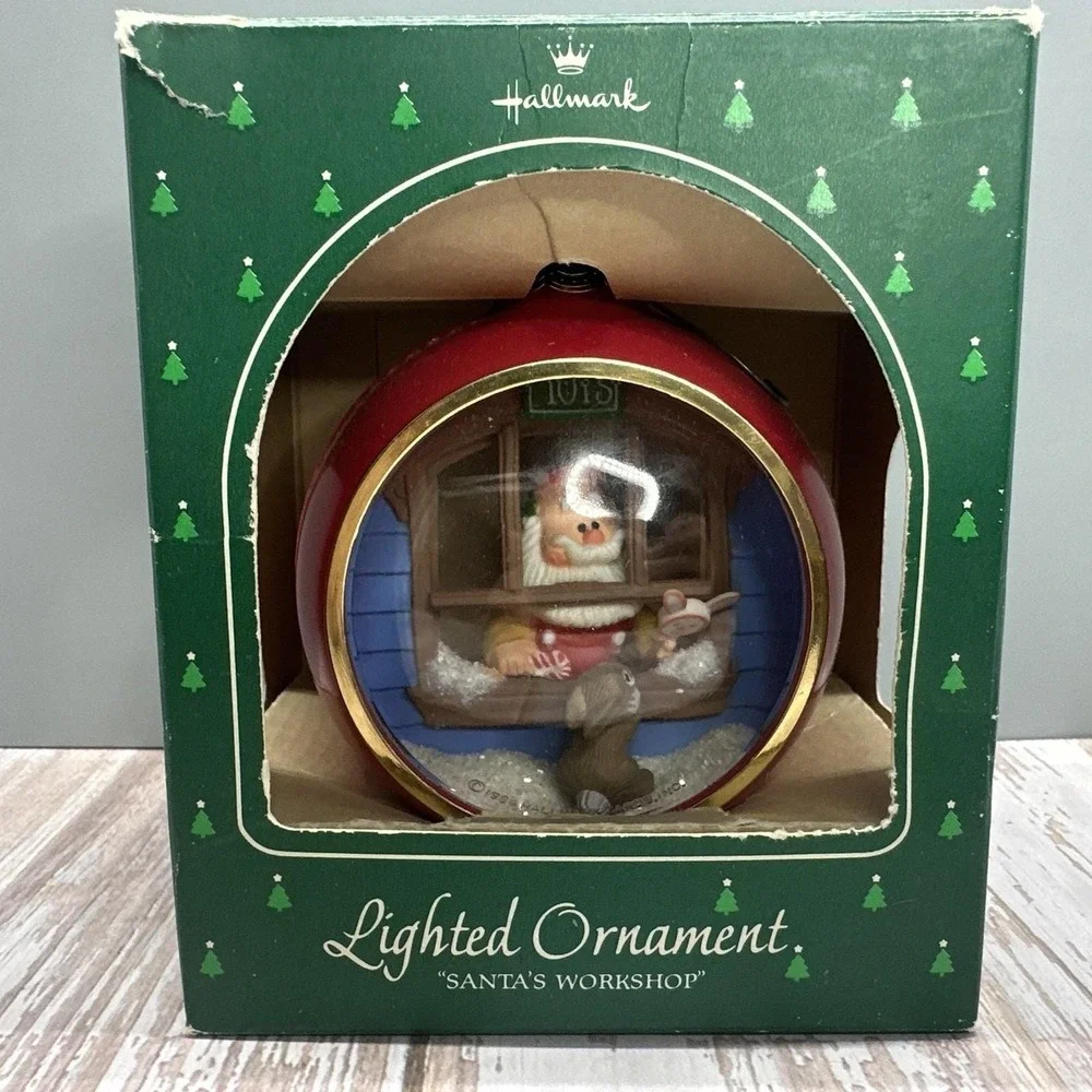 Vintage Hallmark Keepsake Ornament Lighted - Santa's Workshop -‎ 1984 with Box